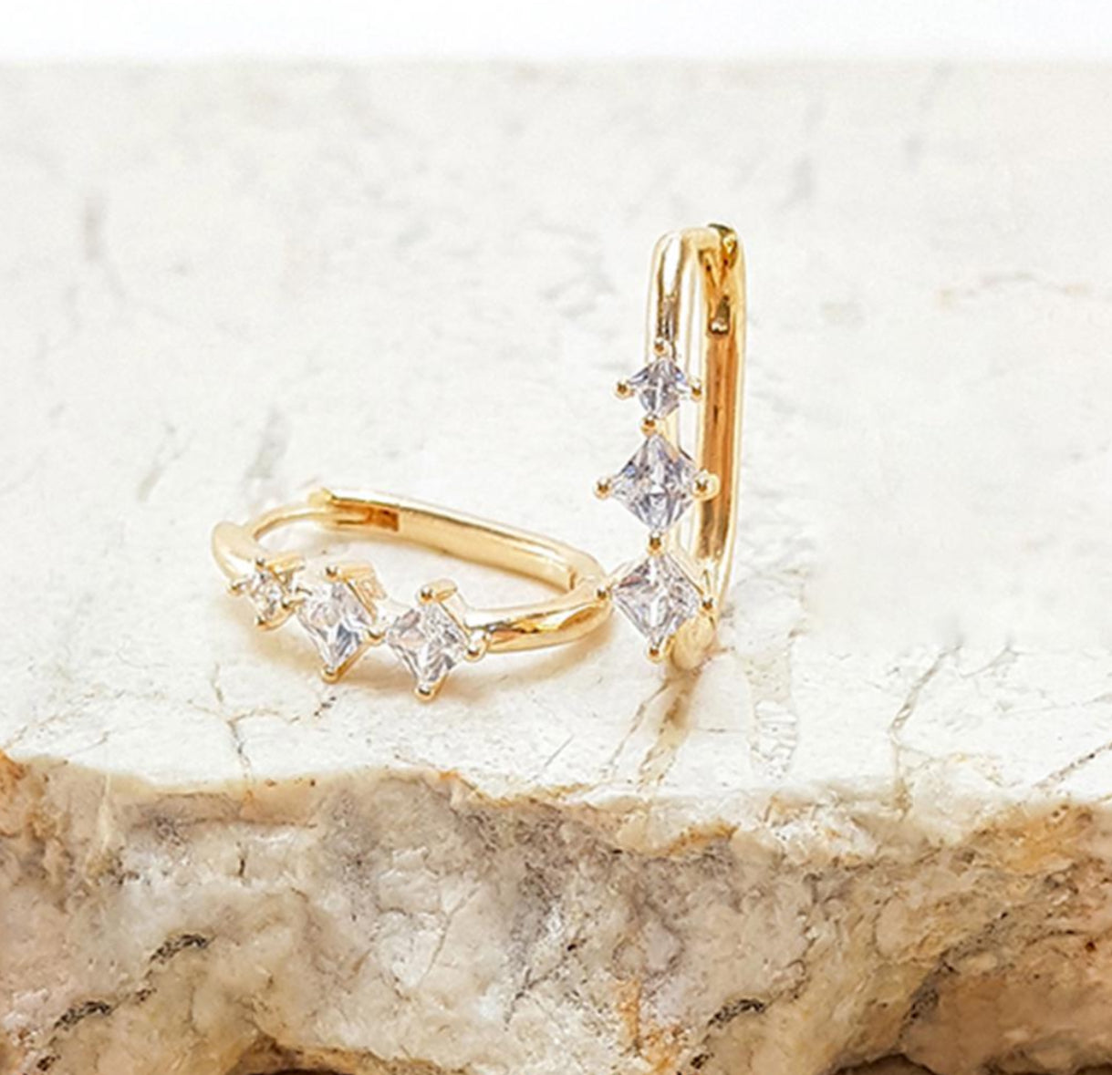 EARRING HOOPS WITH 3 CUBIC ZIRCON