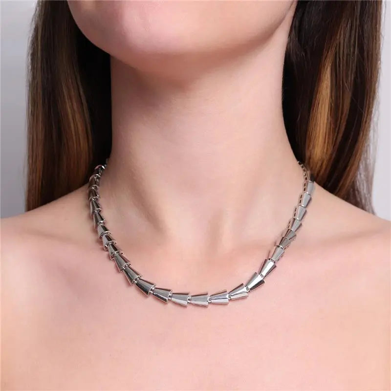 NECKLACE POLISHED CONES