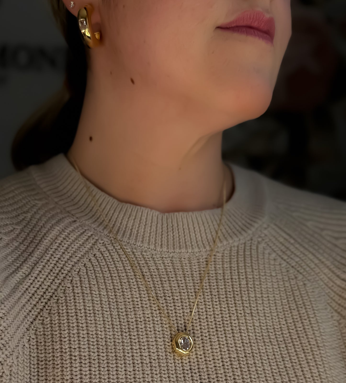 COLAR CRISTAL ORGÂNICO