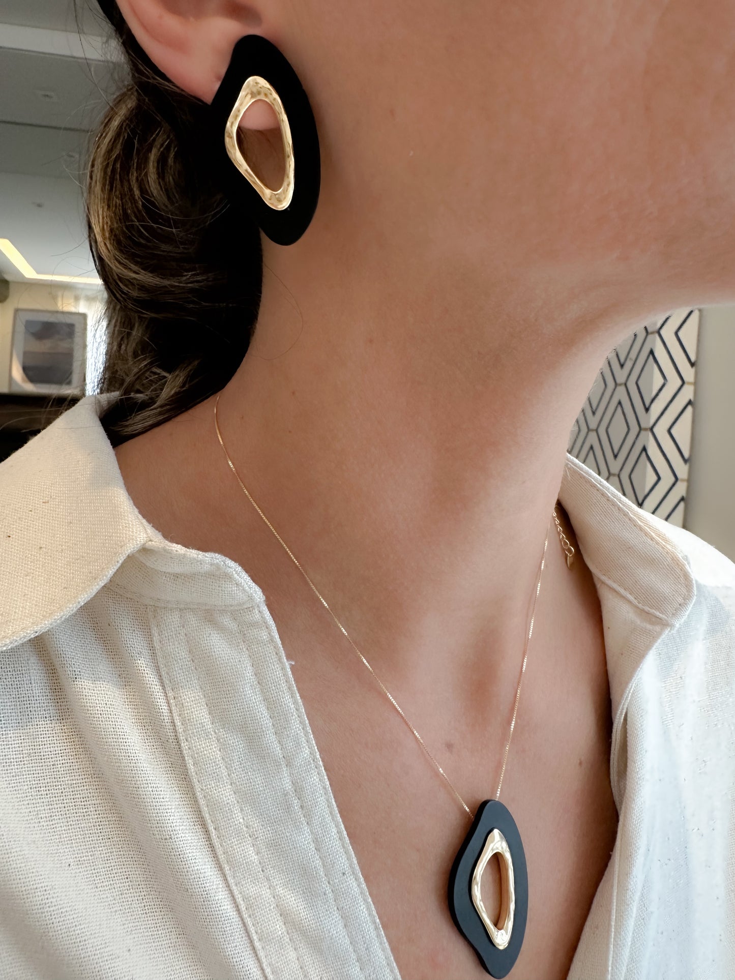 NECKLACE ORGANIC BLACK