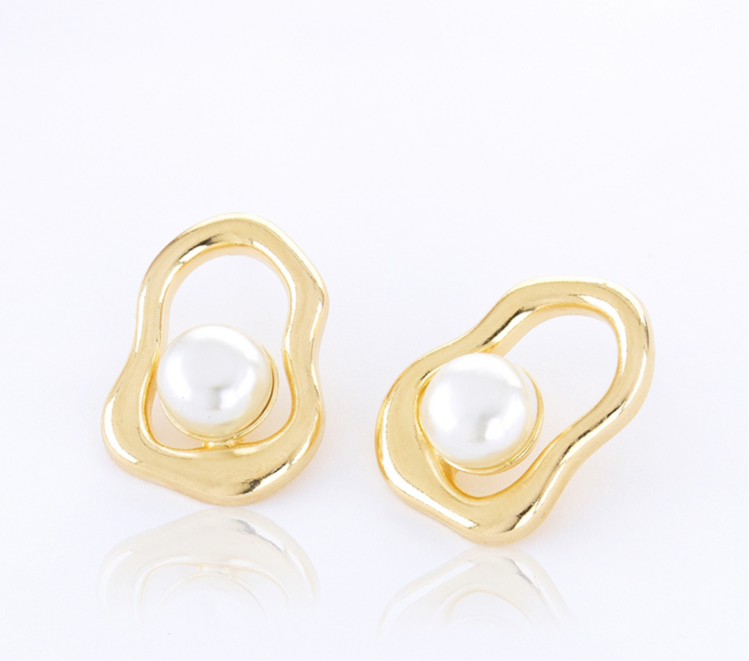 EARRING ORGANIC WITH PEARL INSIDE