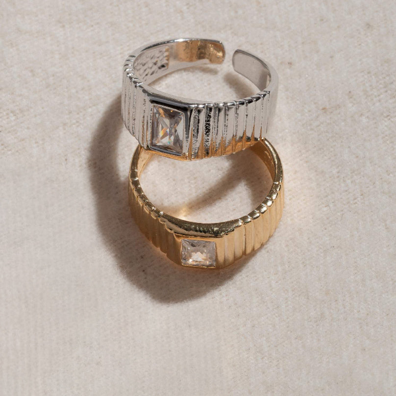 RING TEXTURE CENTER CUBIC ZIRCONIA ADJUSTABLE