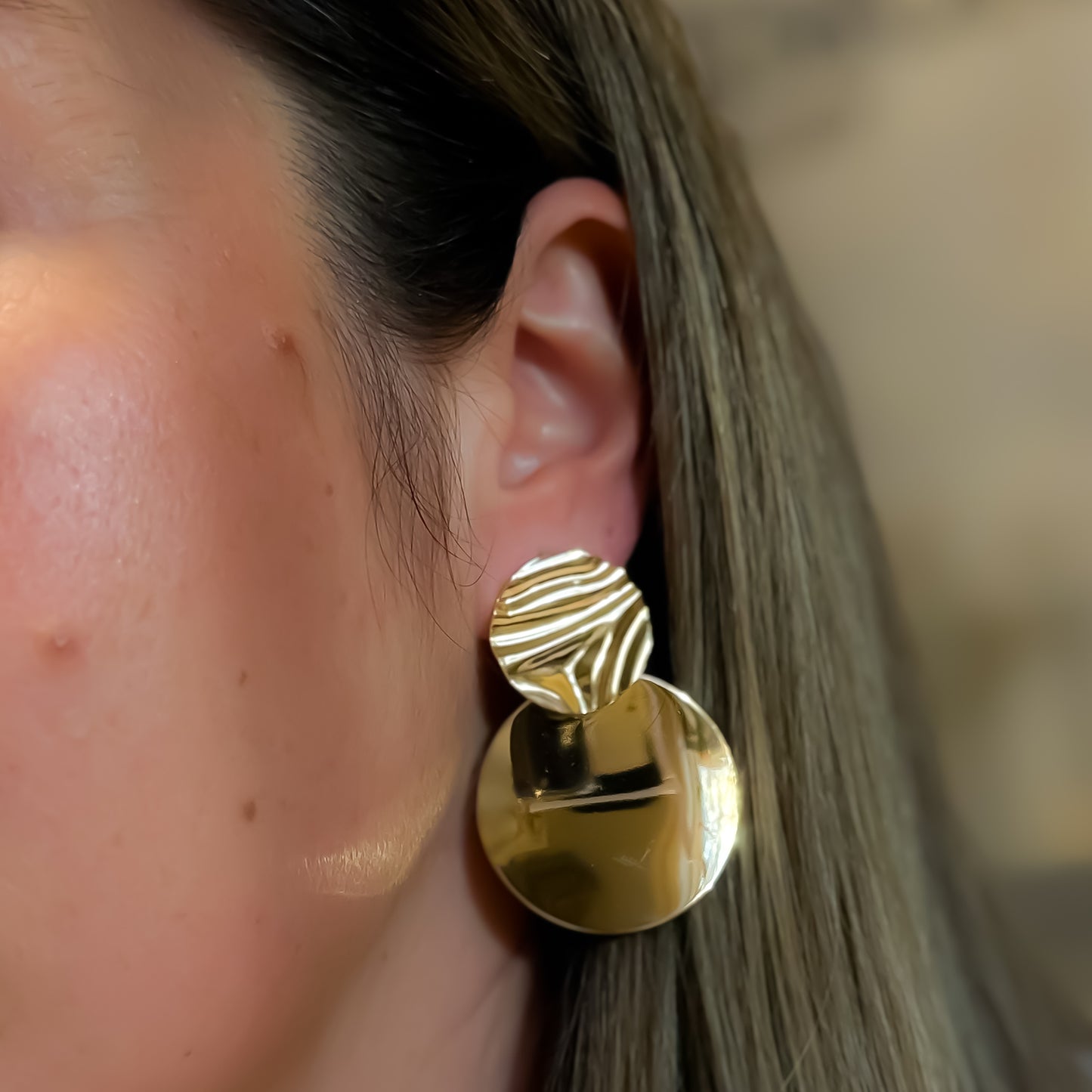 EARRINGS HAMMERED BASE AND ROUND BOTTOM