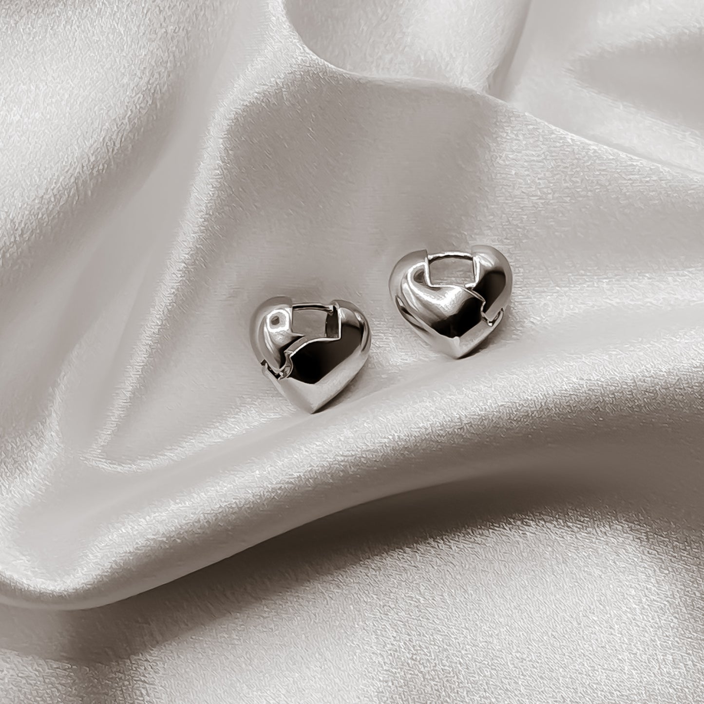 EARRING HOOP HEART