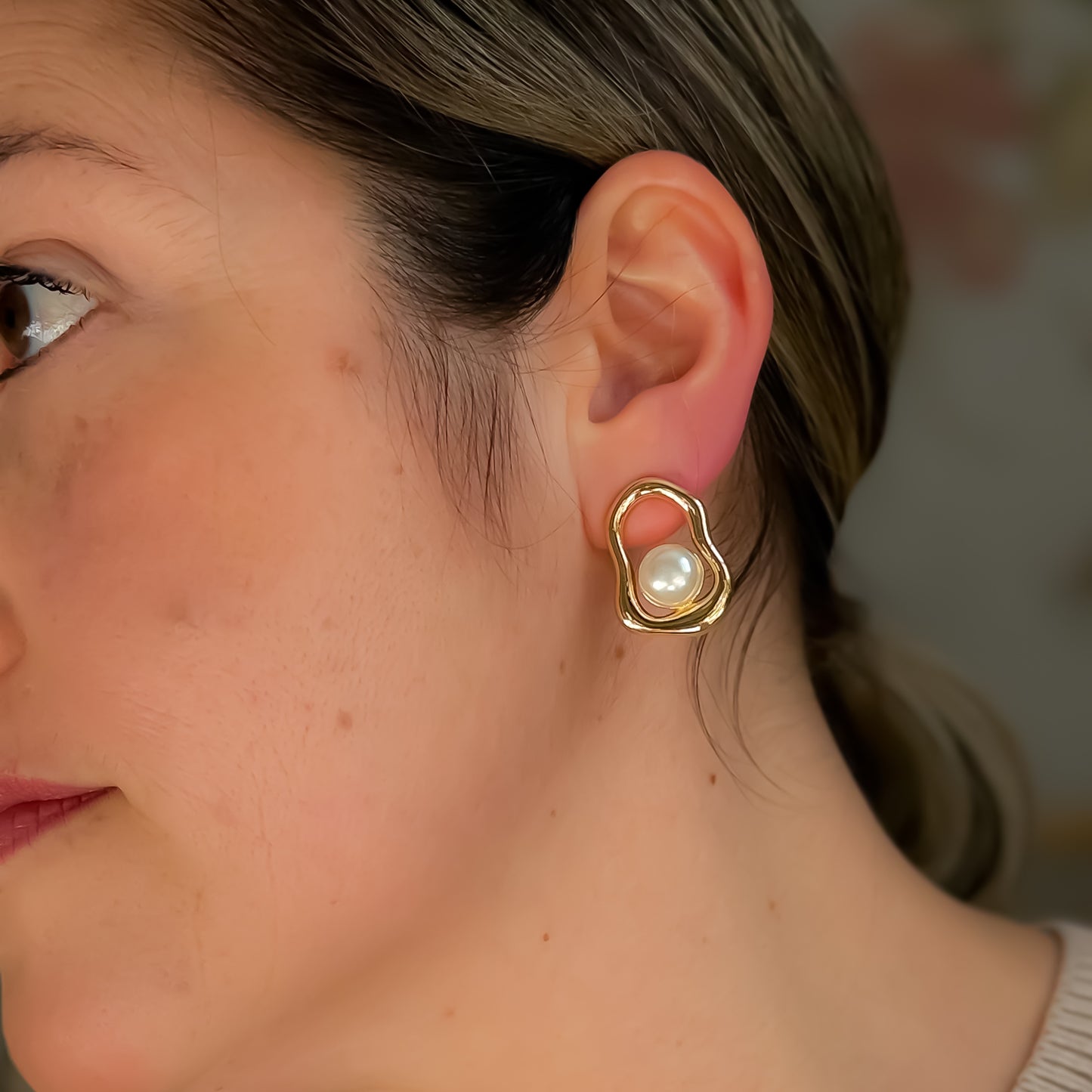 EARRING ORGANIC WITH PEARL INSIDE