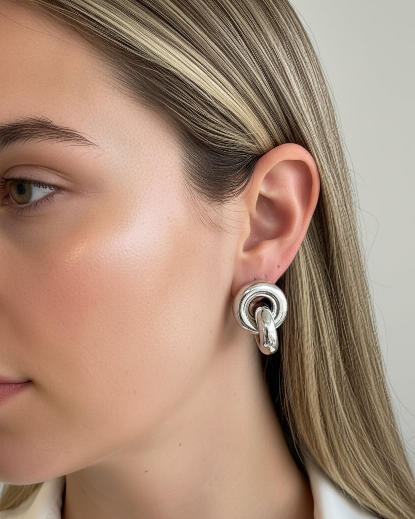 EARRING KNOT WHITE RHODIUM PLATED