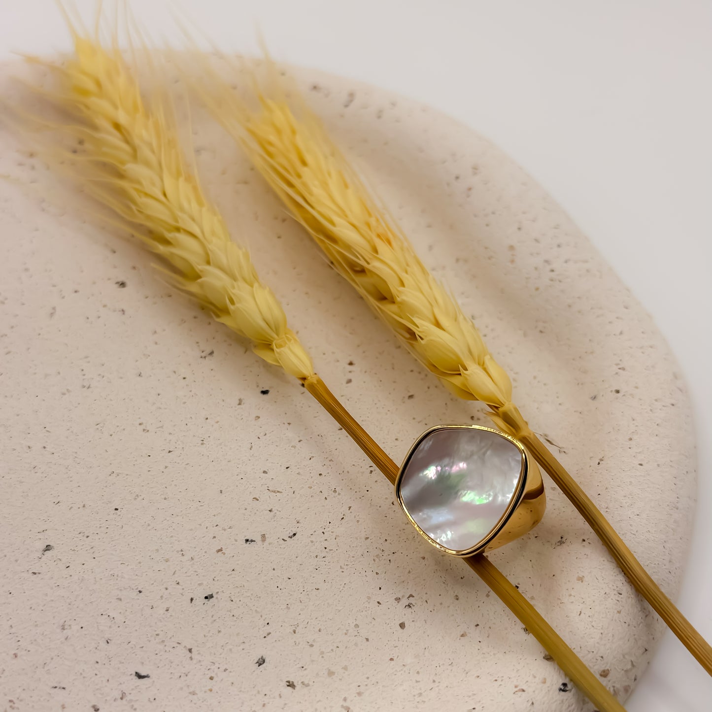 RING ORGANIC MOTHER OF PEARL ADJUSTABLE