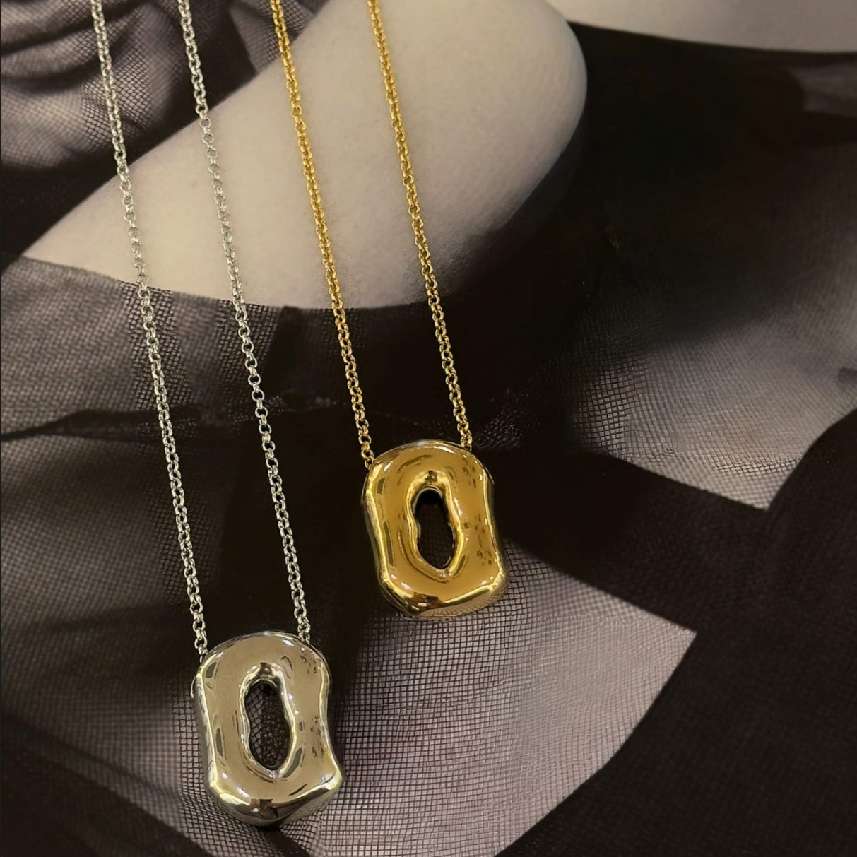 NECKLACE ORGANIC MODERN PENDANT