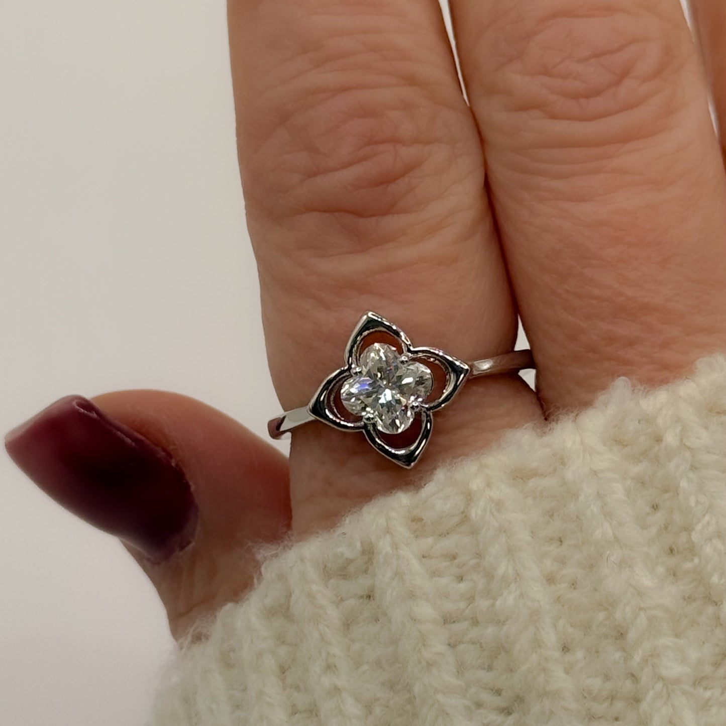 RING CLOVER MOISSANITE 1.2CT (SIZE 9US)