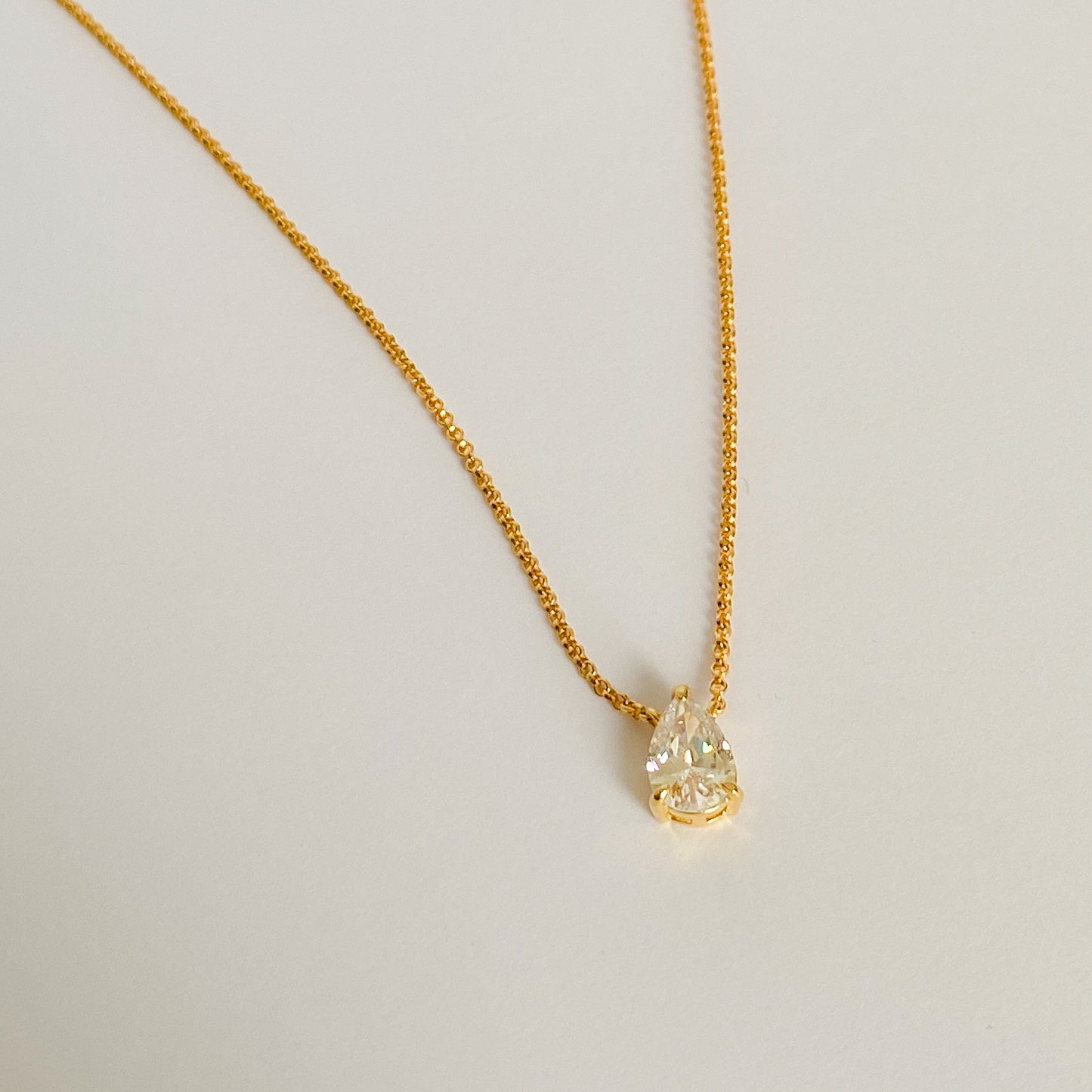 NECKLACE TEAR DROP MUST HAVE