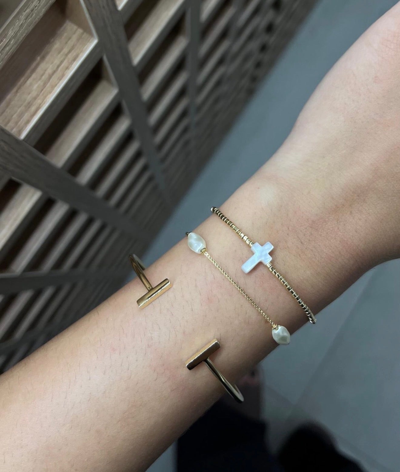 BRACELET MOTHER OF PEARL CROSS ADJUSTABLE