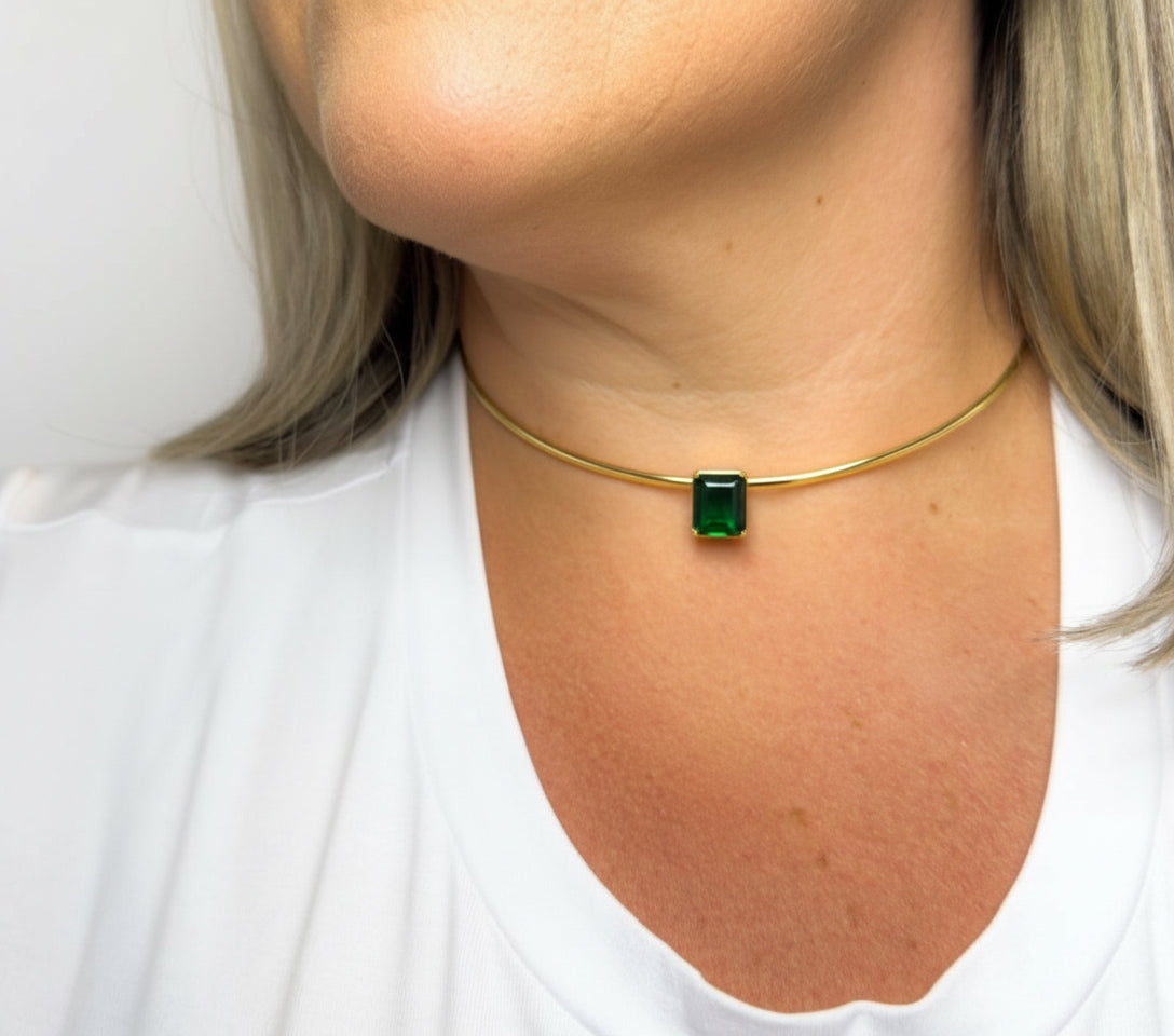 NECKLACE WIRE CHOKER W/ RECTANGLE EMERALD CRYSTAL