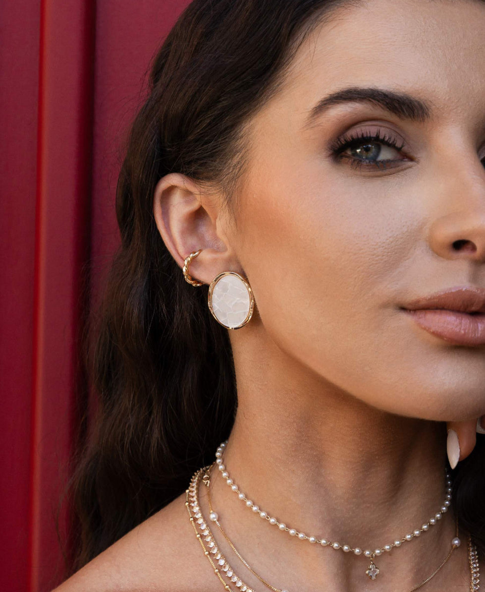 EARRINGS ORGANIC RESIN OFF WHITE