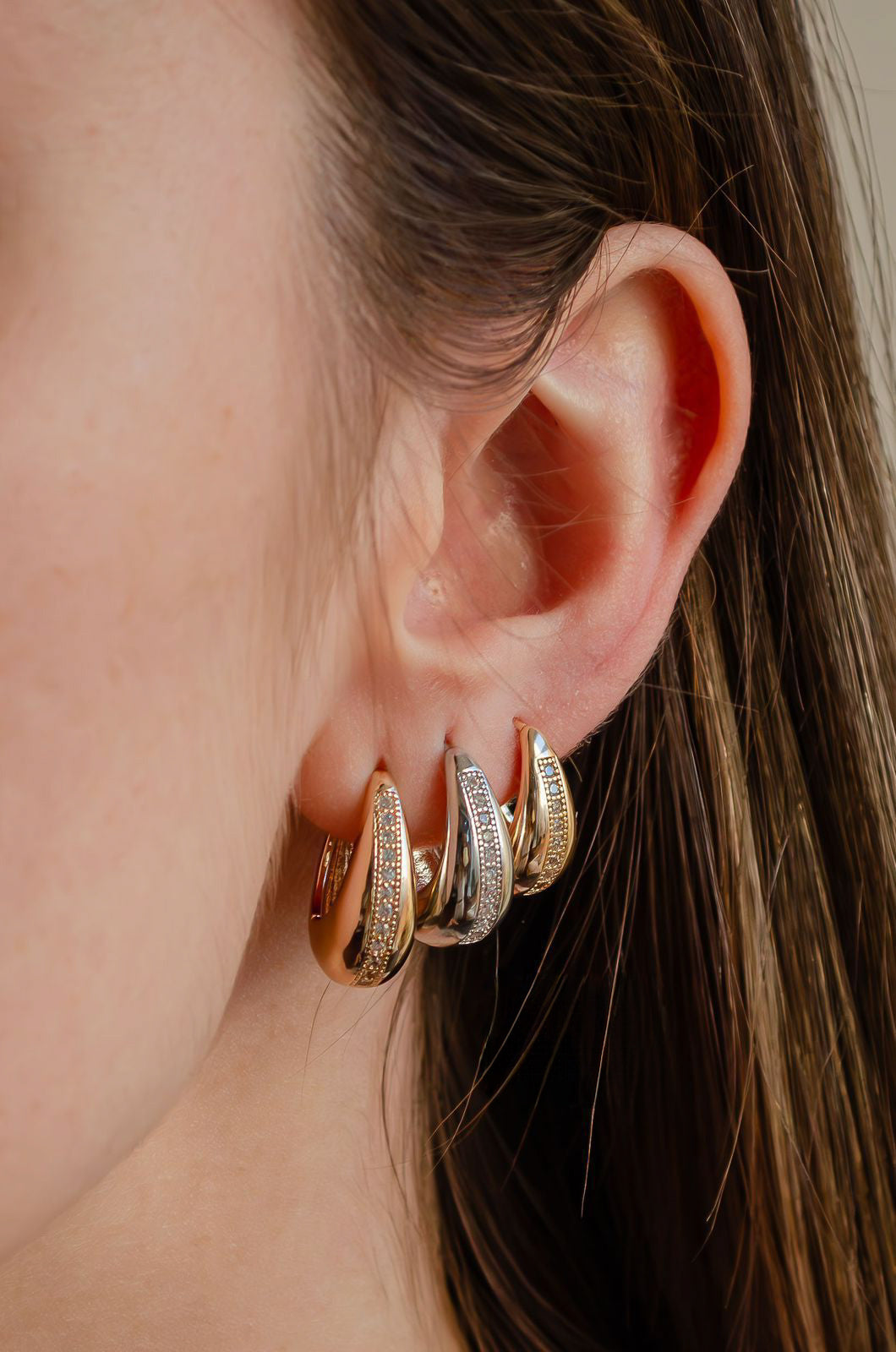 EARRING HOOPS TRIO GOLD/SILVER WITH CRYSTAL LINE