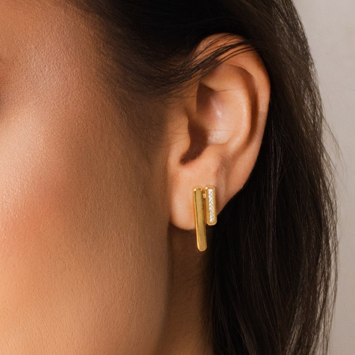 EARRINGS VERTICAL BARS WITH STUDDED CRYSTALS