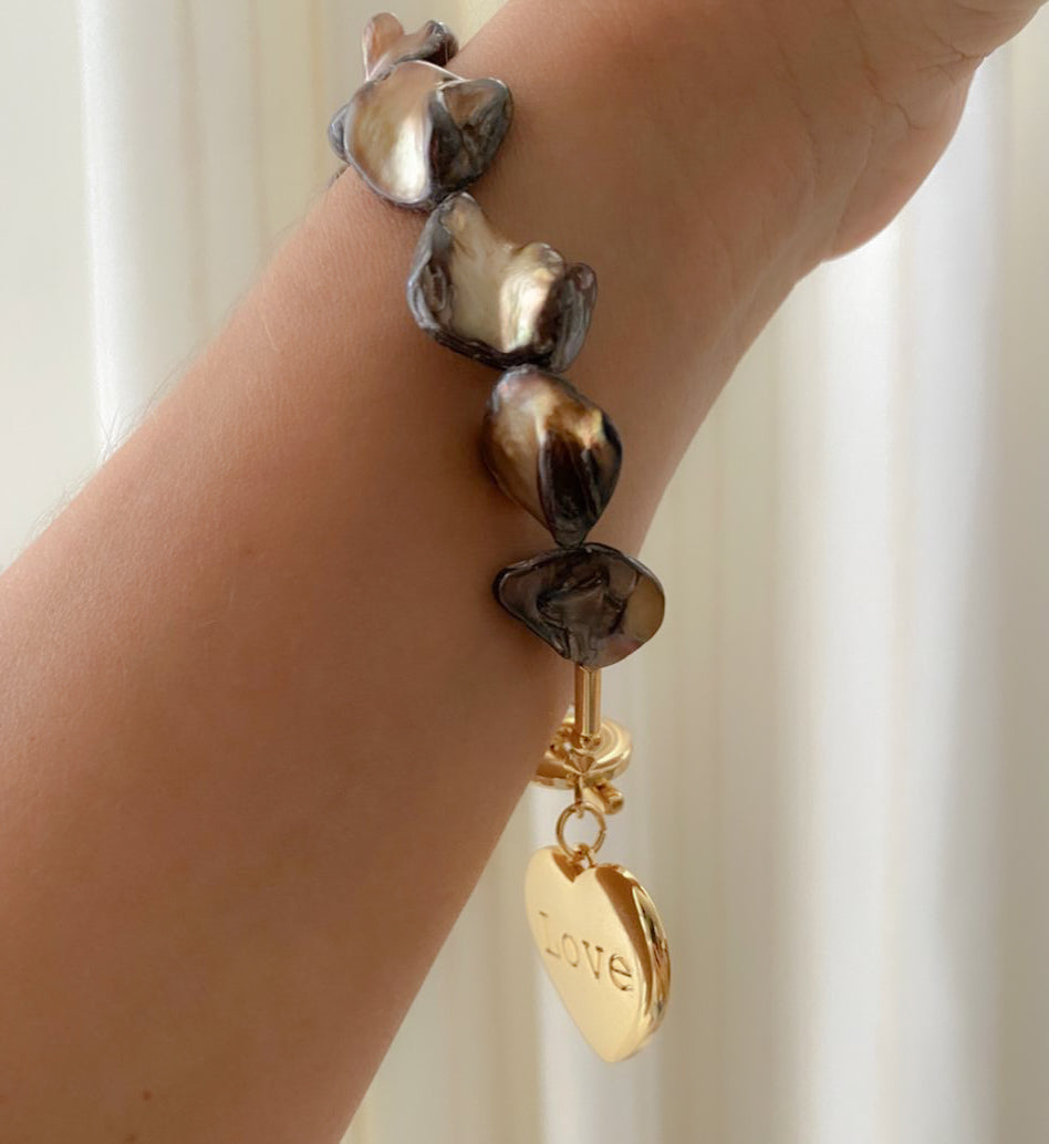 BRACELET MOTHER OF PEARL BROWN MAXI LOVE HEART PENDANT
