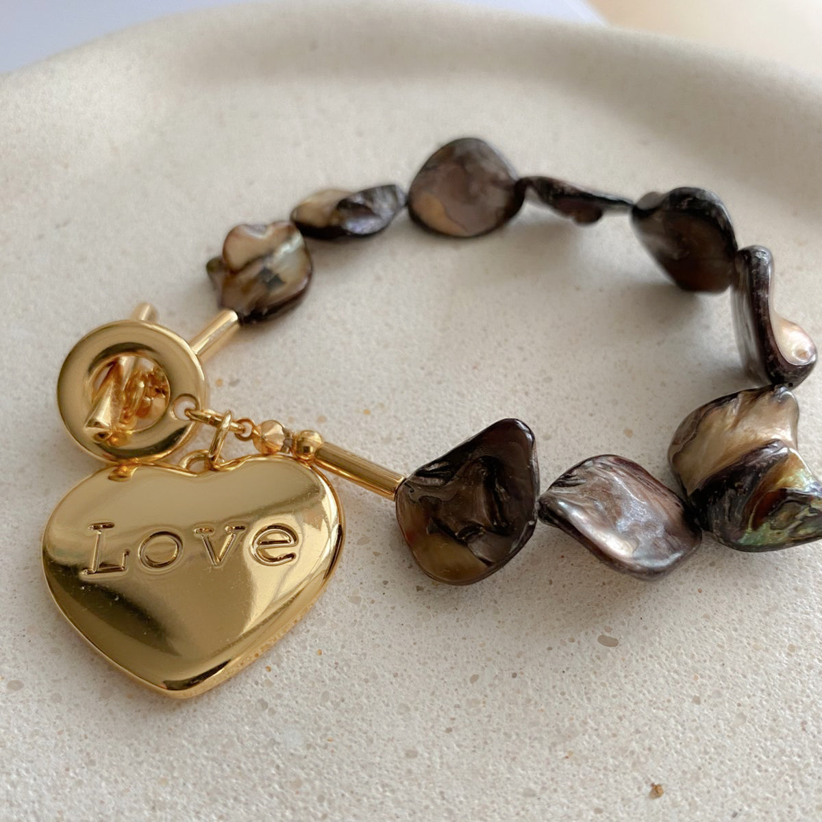 BRACELET MOTHER OF PEARL BROWN MAXI LOVE HEART PENDANT