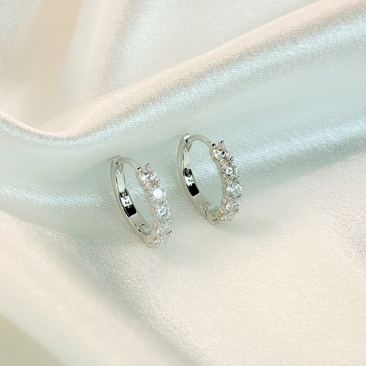 EARRING HOOPS MOISSANITE HUGGIES