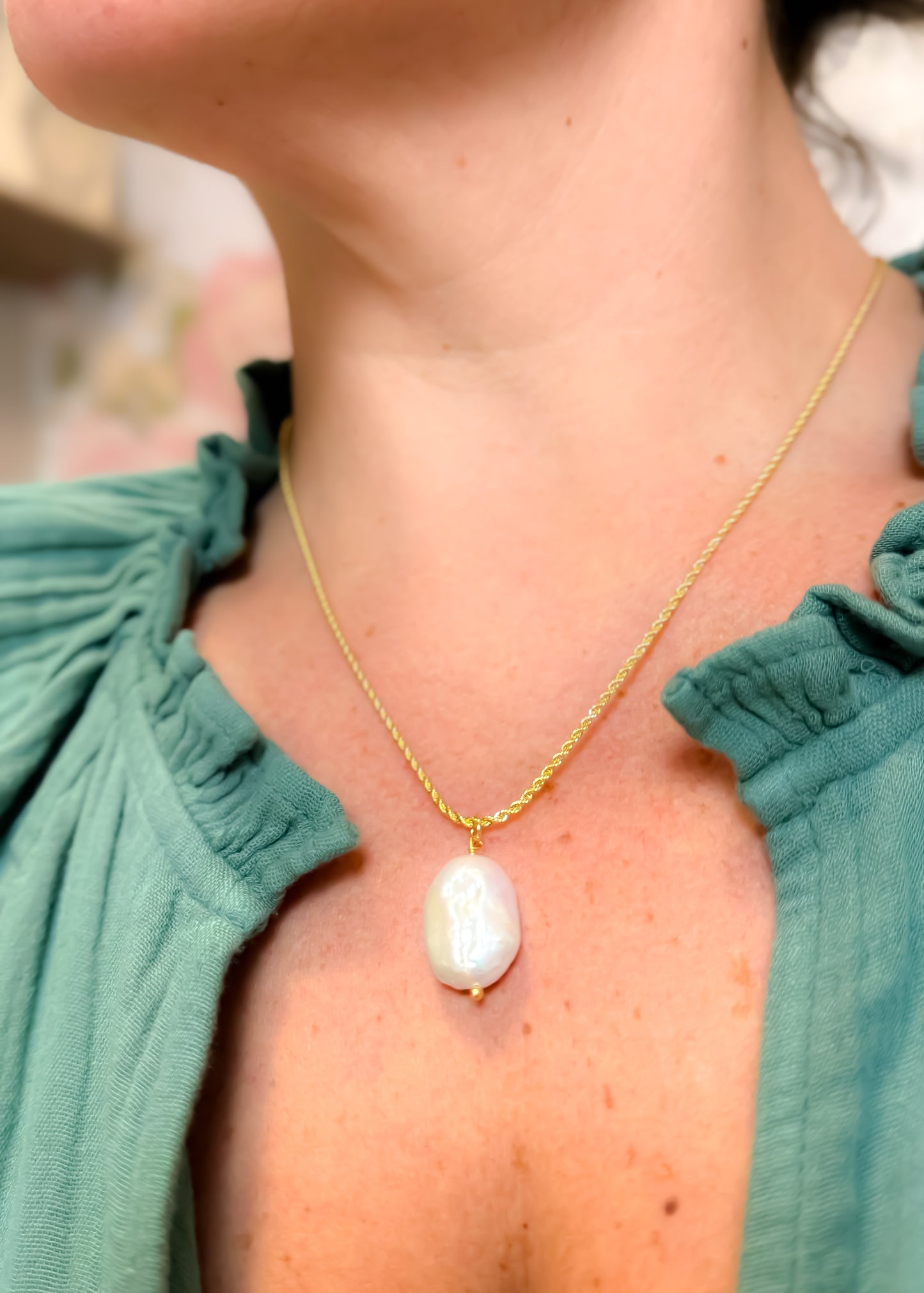 NECKLACE TWISTED CHAIN AND BAROQUE PEARL