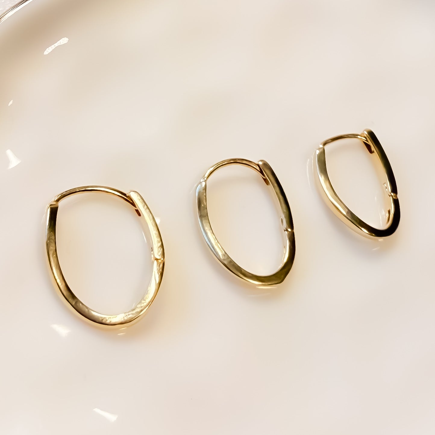 TRIO EARRING HOOPS GENTLE TWIST