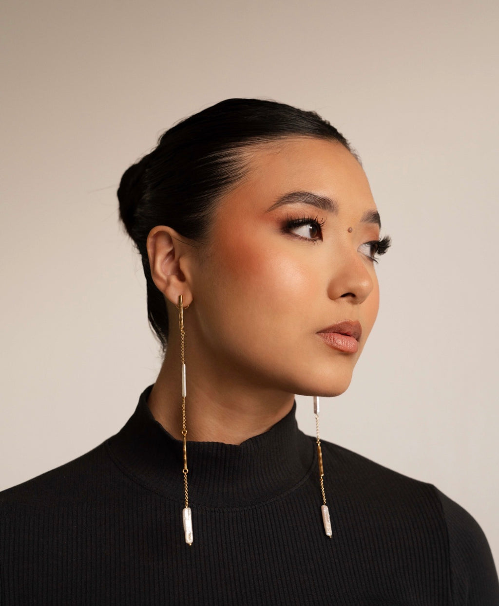 EARRINGS LONG WITH PEARLS BY MADENNA