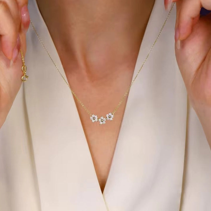 NECKLACE MOISSANITES 3 FLOWERS 2mm