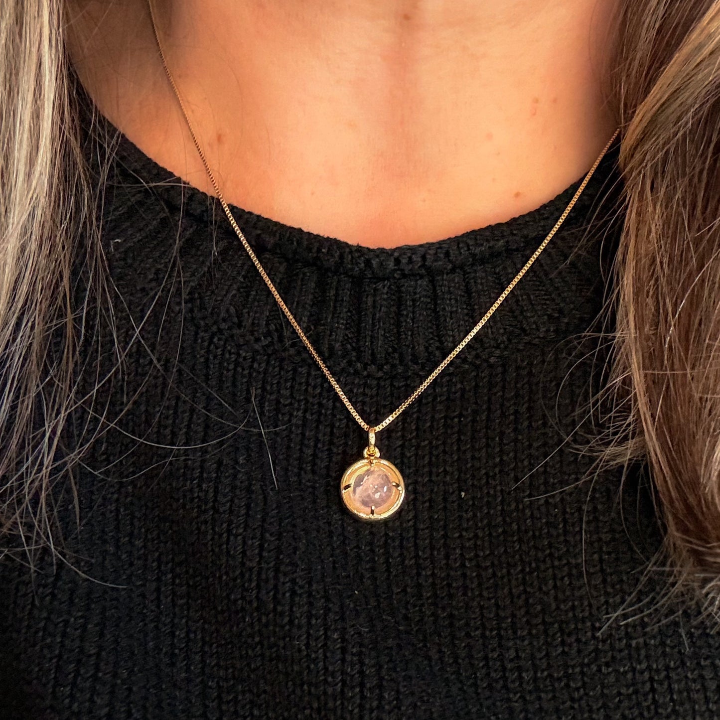 NECKLACE ROUND CRYSTAL PENDANT