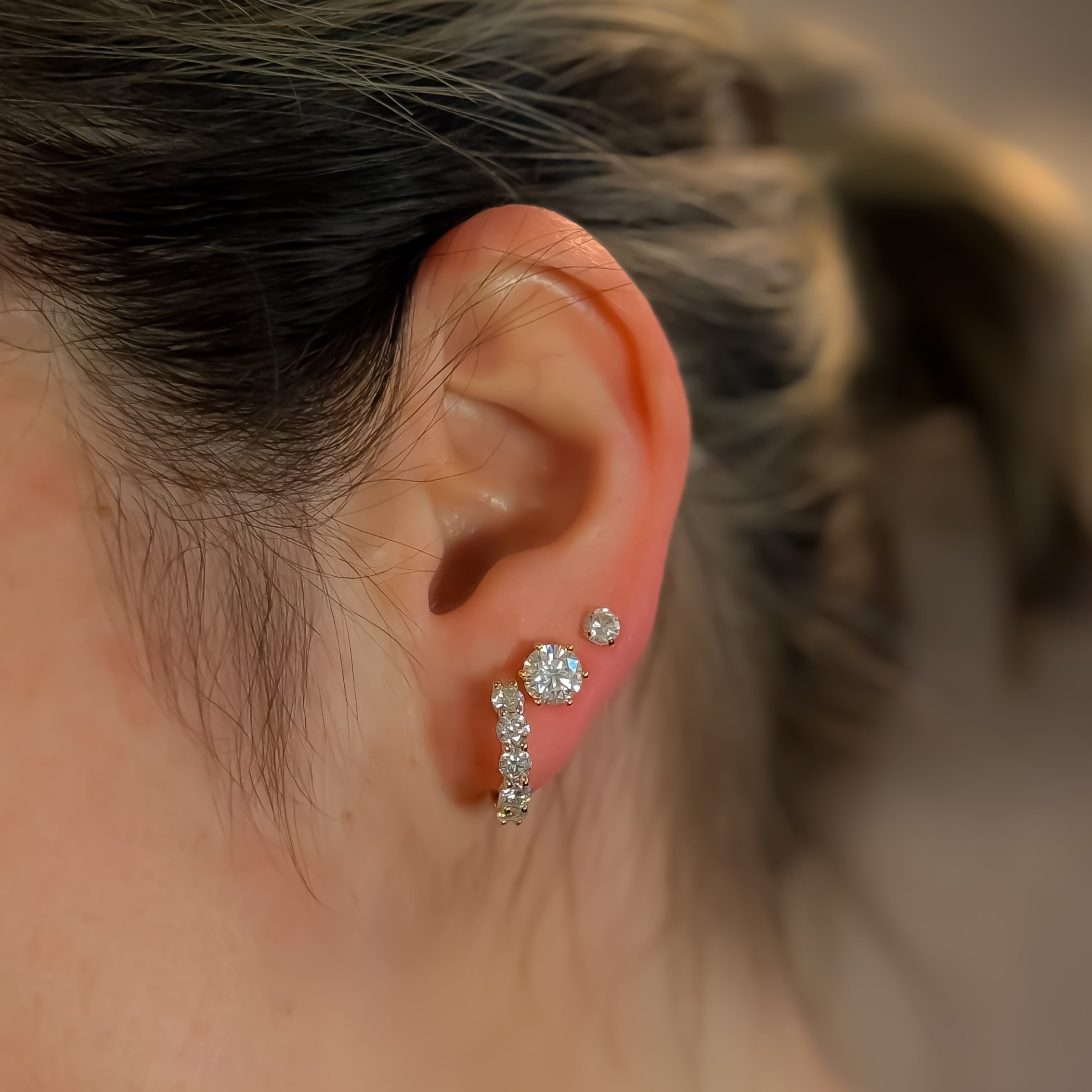 EARRING HOOPS 5 MOISSANITES 3.5MM EACH