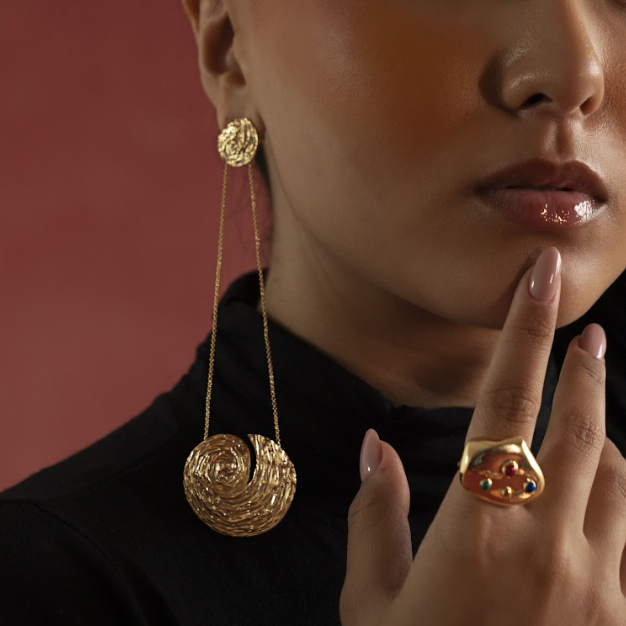 EARRINGS LONG THREAD TWIST BY MADENNA