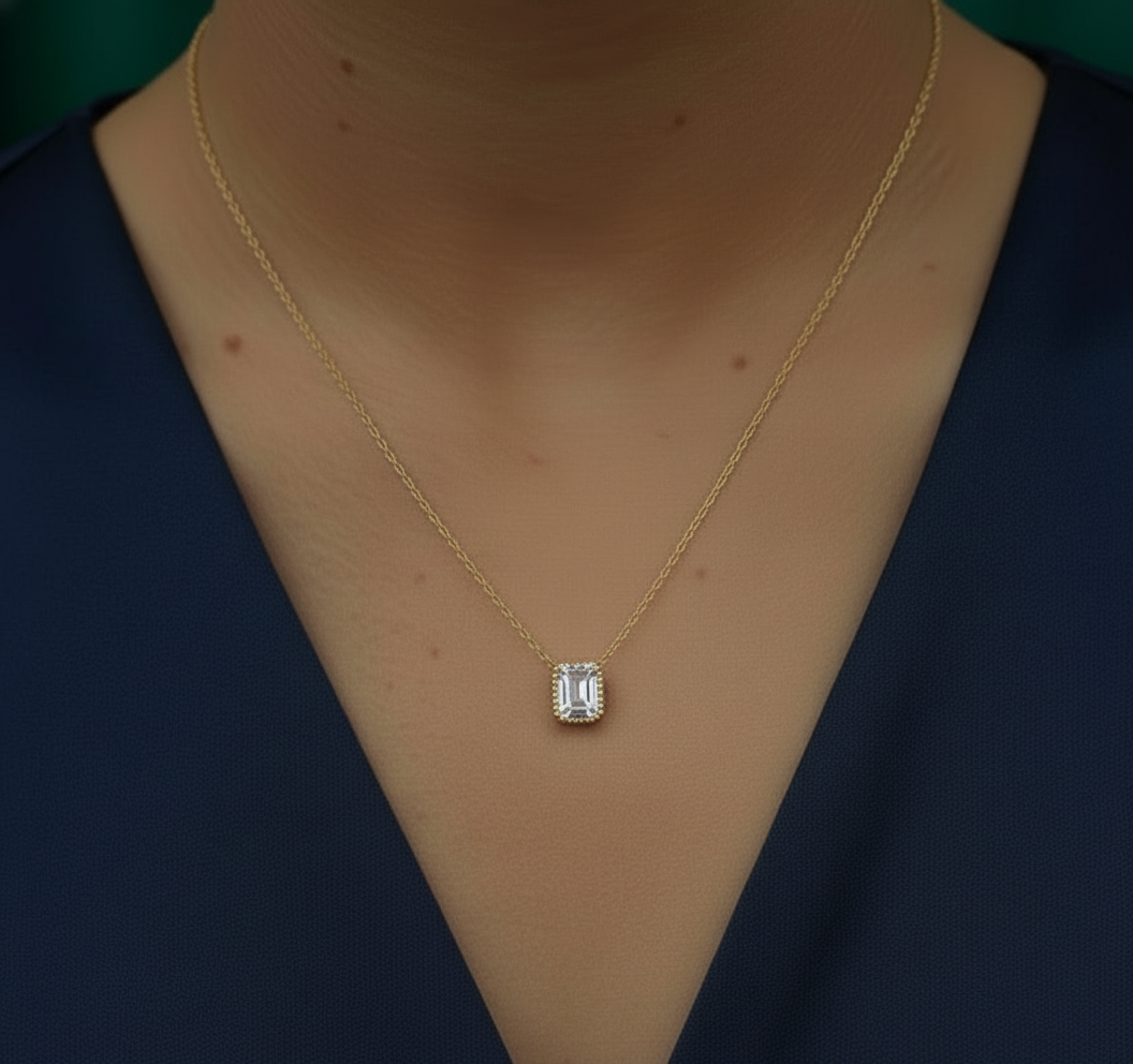 NECKLACE WITH RECTANGLE PENDANT CRYSTAL