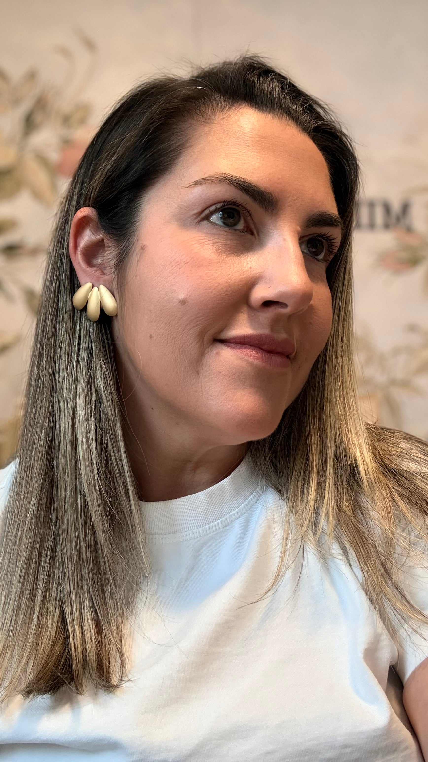 EARRINGS BRUSHED PETALS