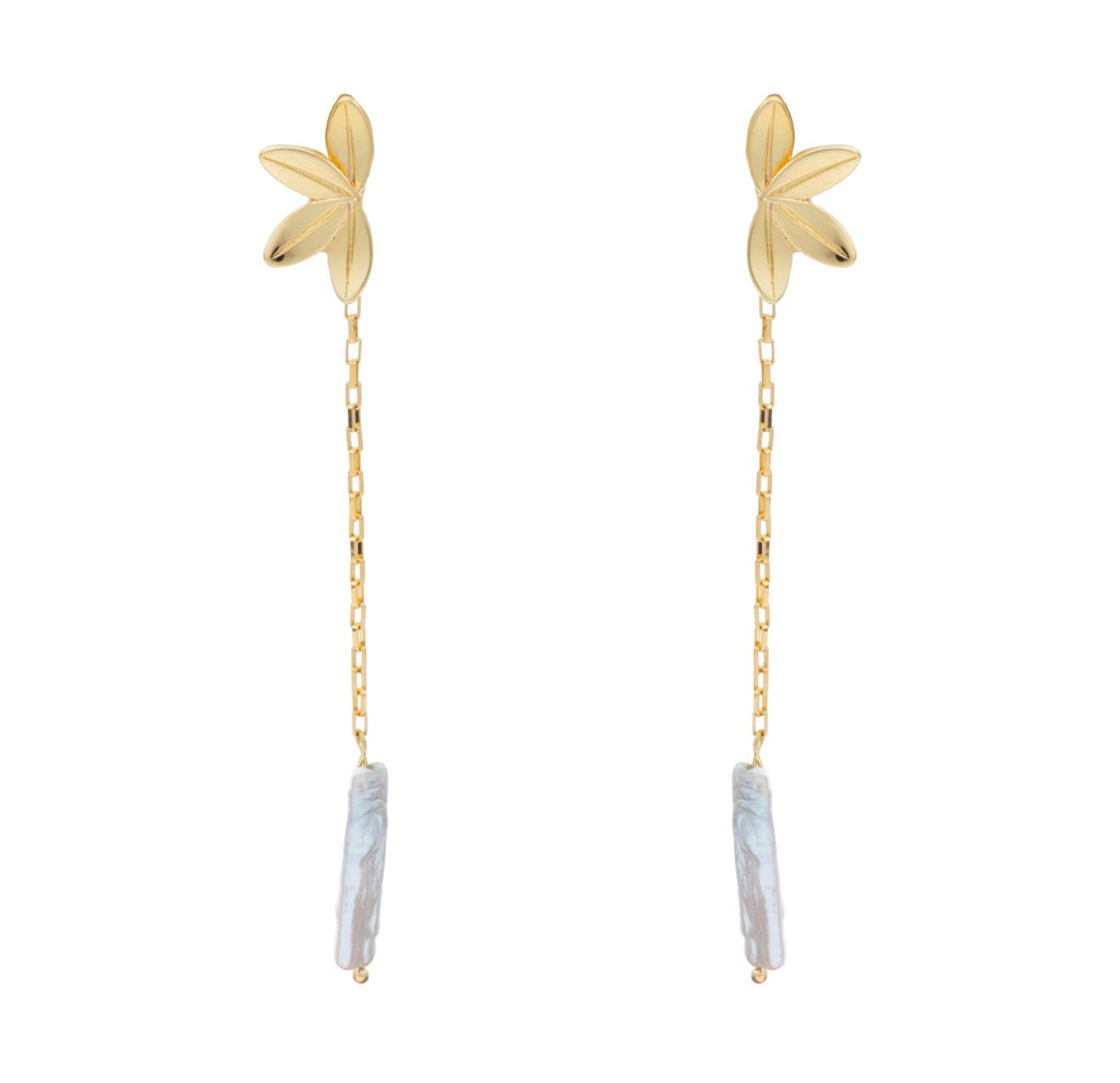 EARRING PETALS LONG PEARL BY MADENNA