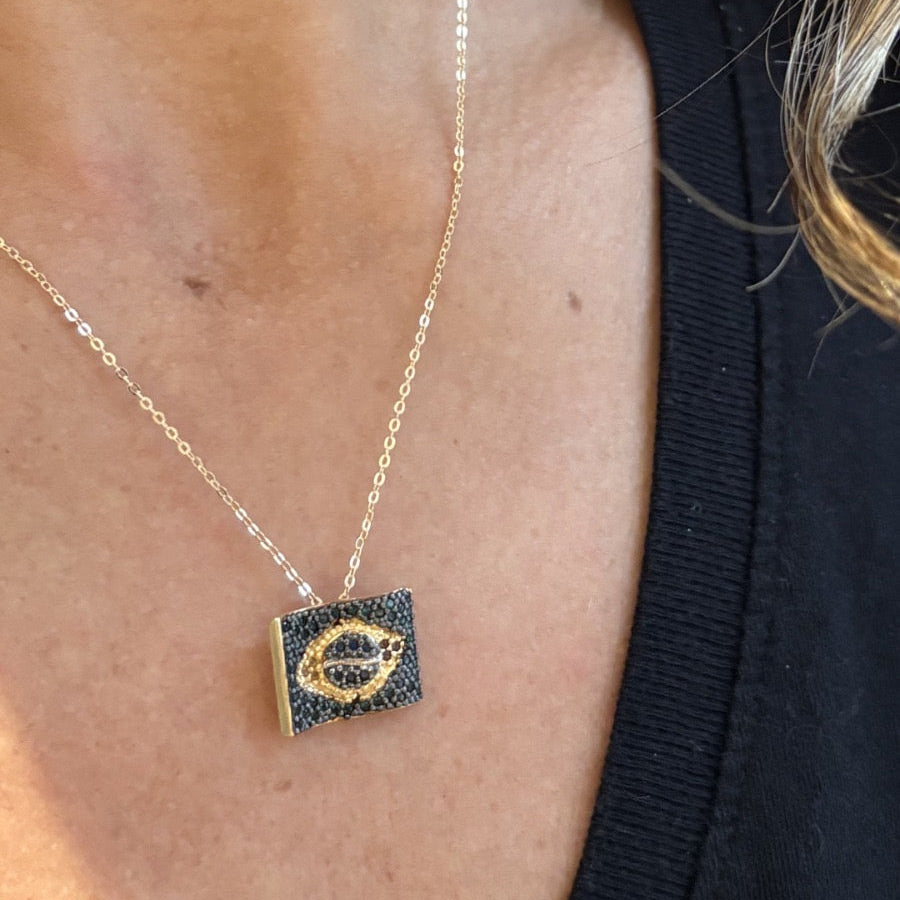 NECKLACE HORIZONTAL BRAZIL FLAG CRYSTALS
