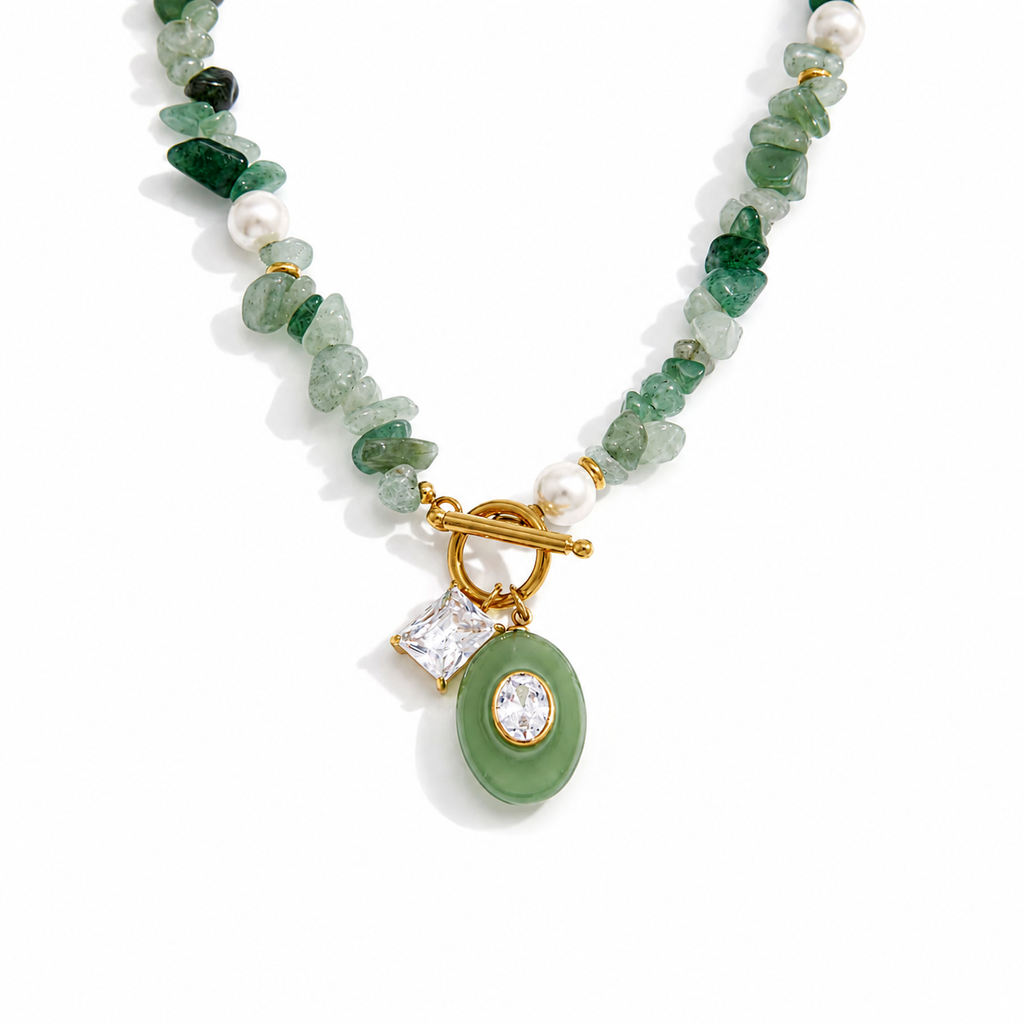 NECKLACE CRYSTALS, PEARLS AND PENDANTS.