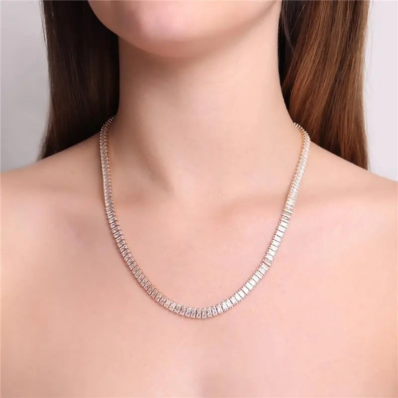 COLAR RIVIERA BAGUETTE CRISTAIS COM EXTENSOR
