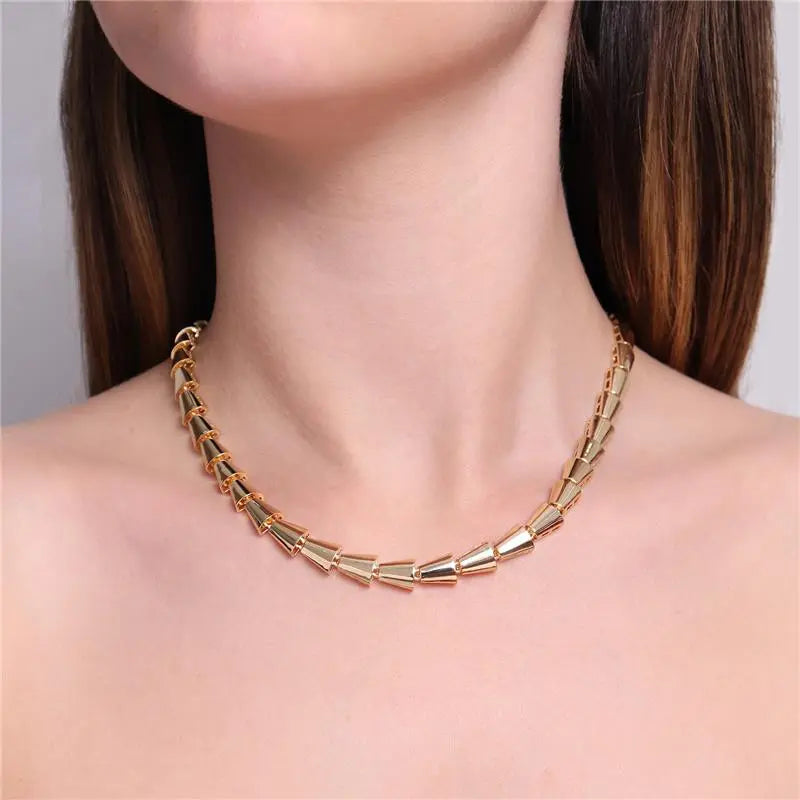NECKLACE POLISHED CONES