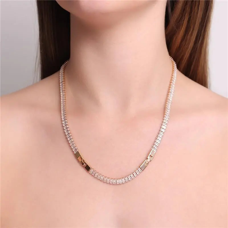 COLAR RIVIERA BAGUETTE CRISTAIS COM EXTENSOR
