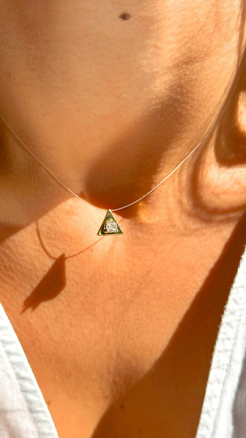 NECKLACE NYLON STRING TRIANGLE CUBIC ZIRCON