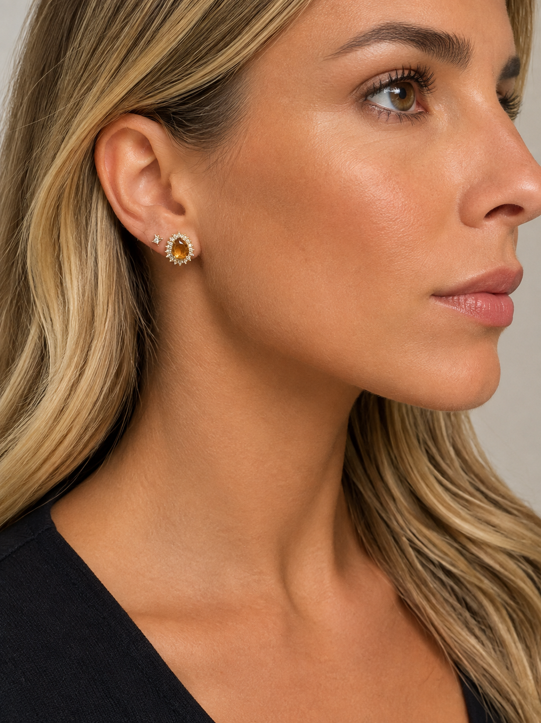 EARRING STUDS TEARDROP BROWN CRYSTAL