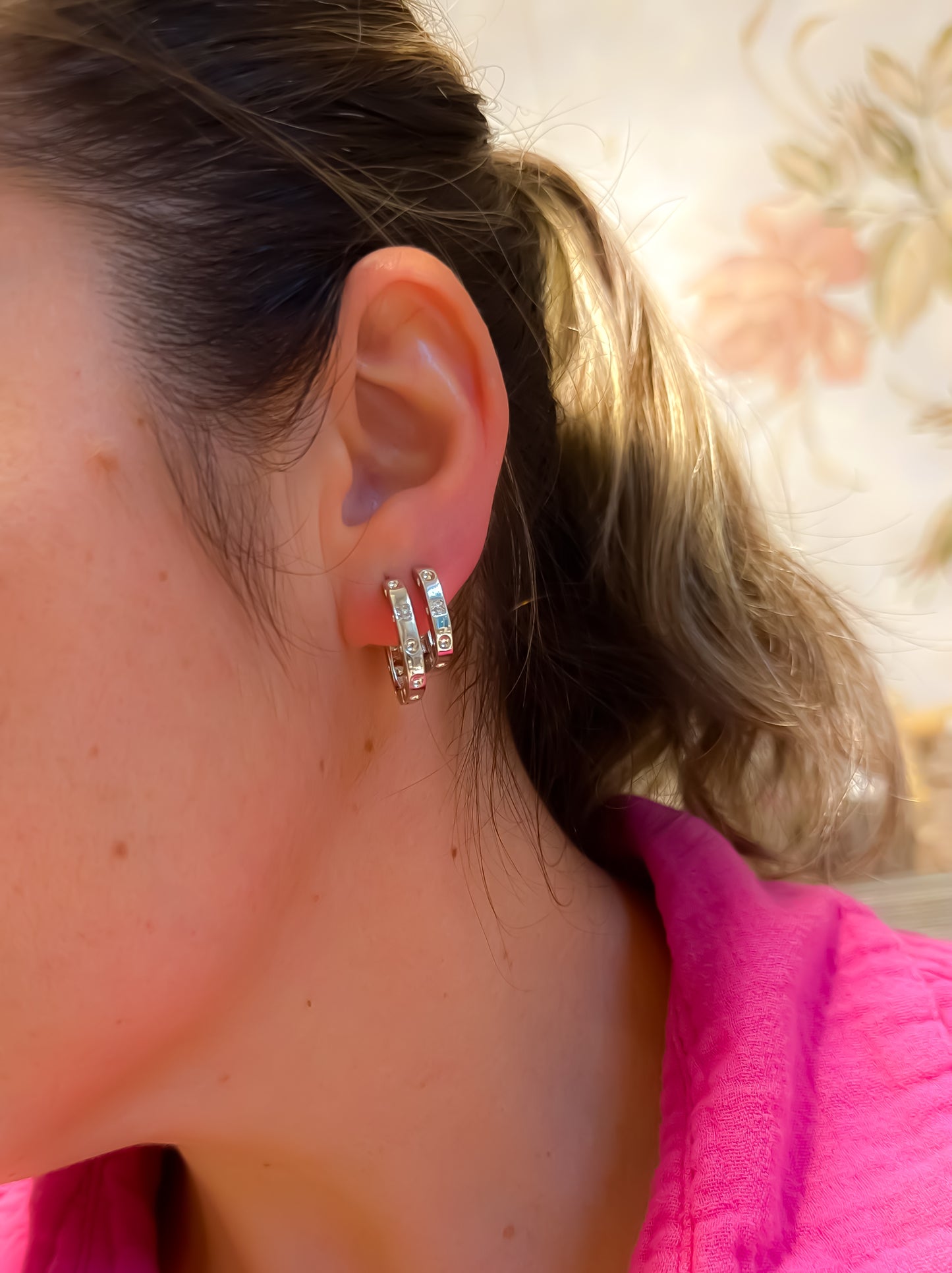 DUO EARRING HOOPS SCREW WITH CRYSTALS