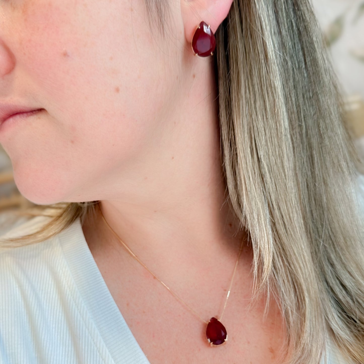 NECKLACE TEAR DROP BURGUNDY CRYSTAL 14x18mm