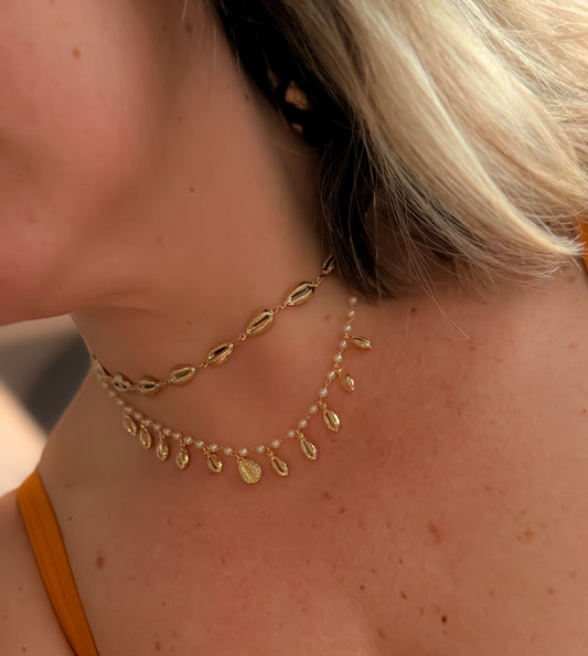 NECKLACE PEARLS AND COWRIE SHELLS