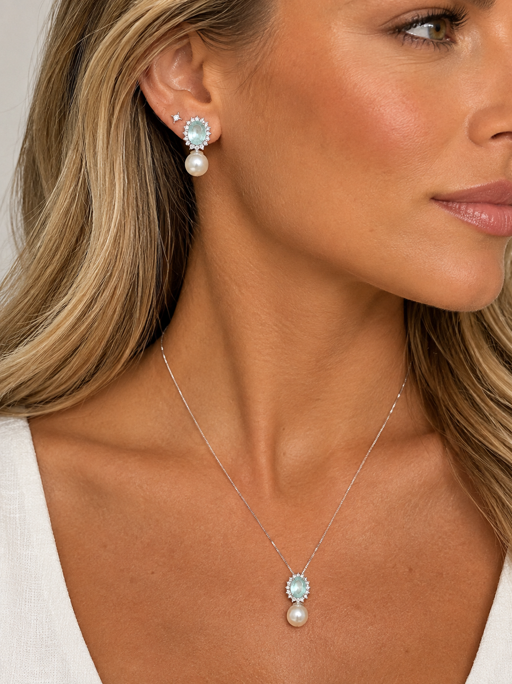 EARRINGS + NECKLACE SET OVAL LIGHT GREEN CRYSTAL WITH PEARL