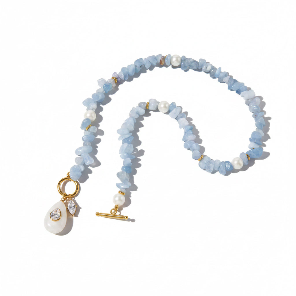 NECKLACE CRYSTALS, PEARLS AND PENDANTS.