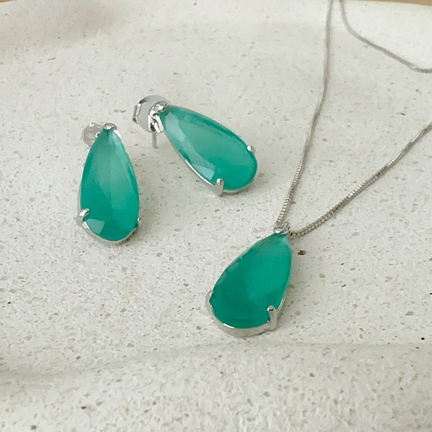 NECKLACE+EARRING SET 22x9 TEAR DROP GREEN TURMALINE CRYSTAL