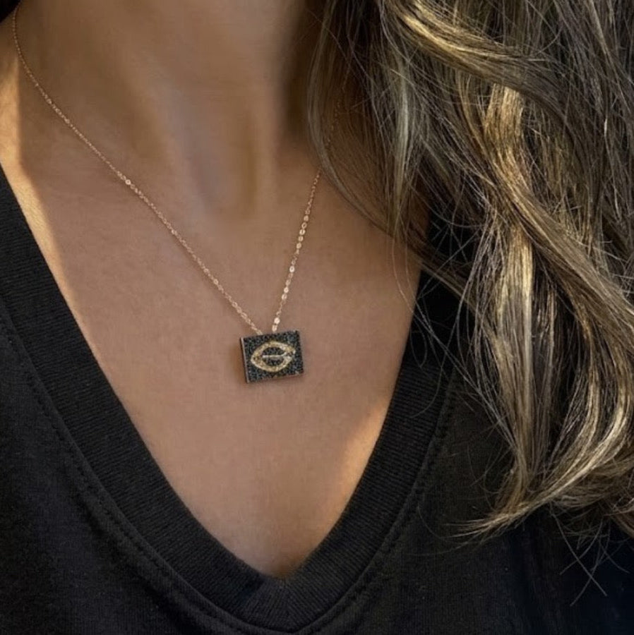 NECKLACE HORIZONTAL BRAZIL FLAG CRYSTALS