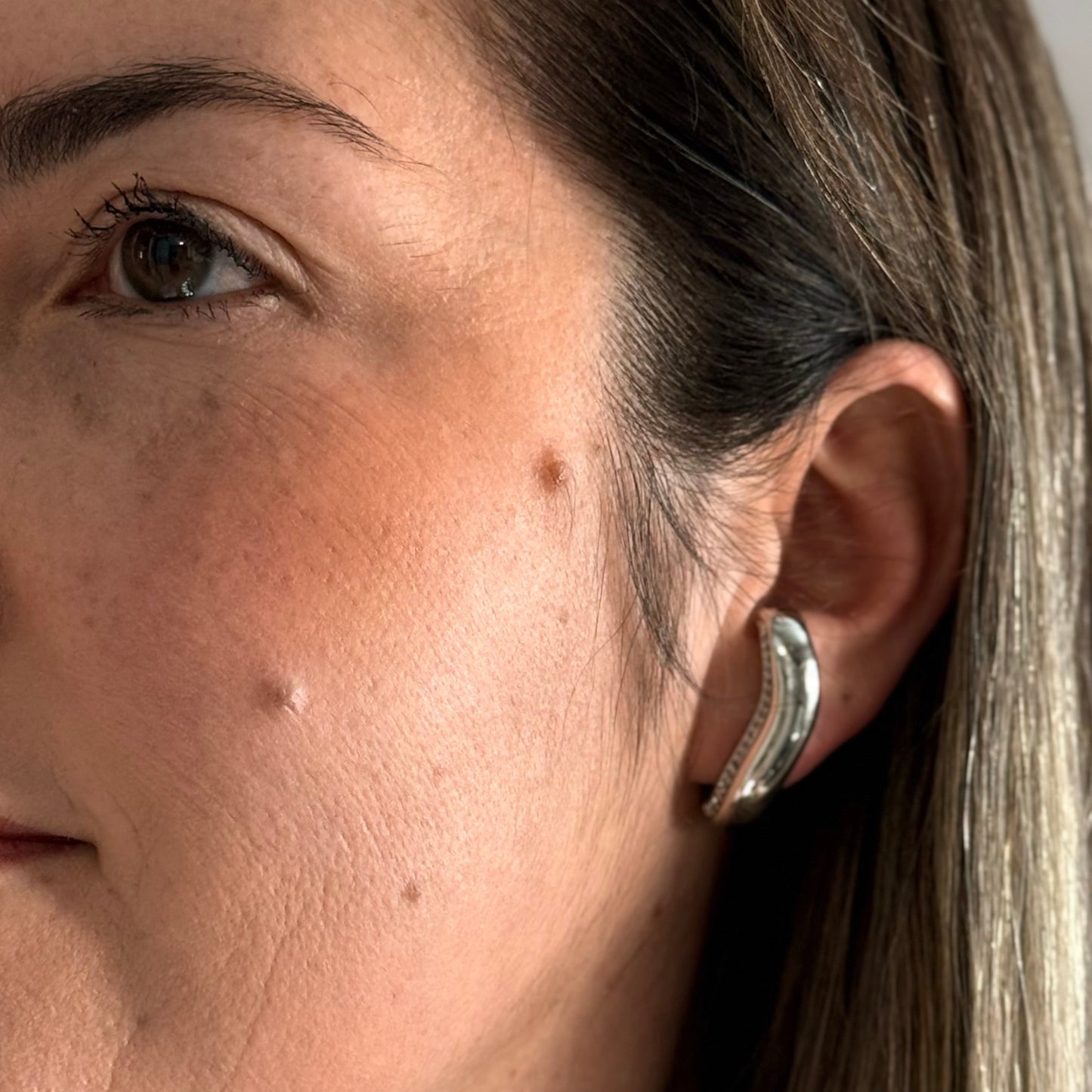 EARRINGS EARHOOK ORGANIC WITH CRYSTALS