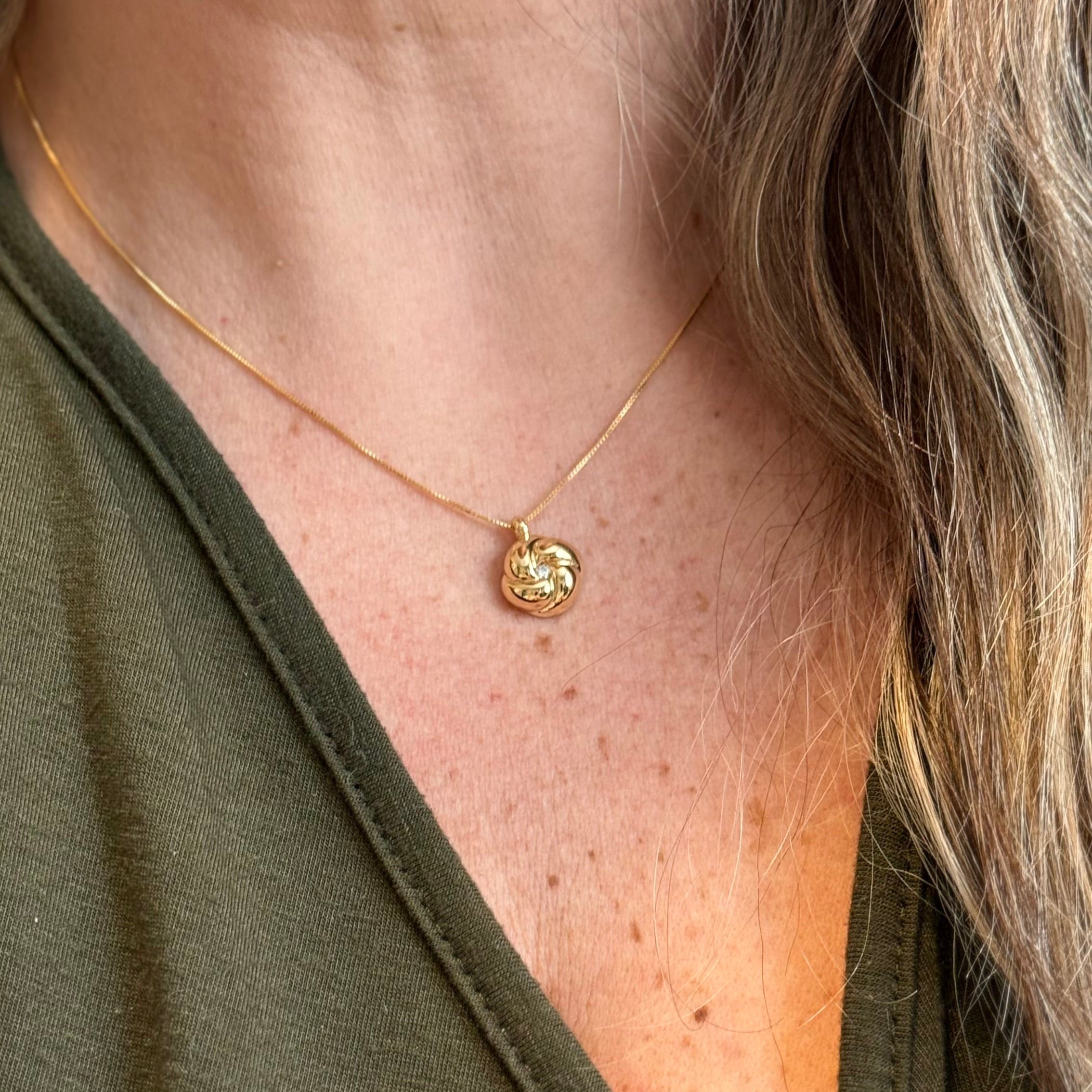 NECKLACE BUNDT CAKE TINY CUBIC ZIRCONIA