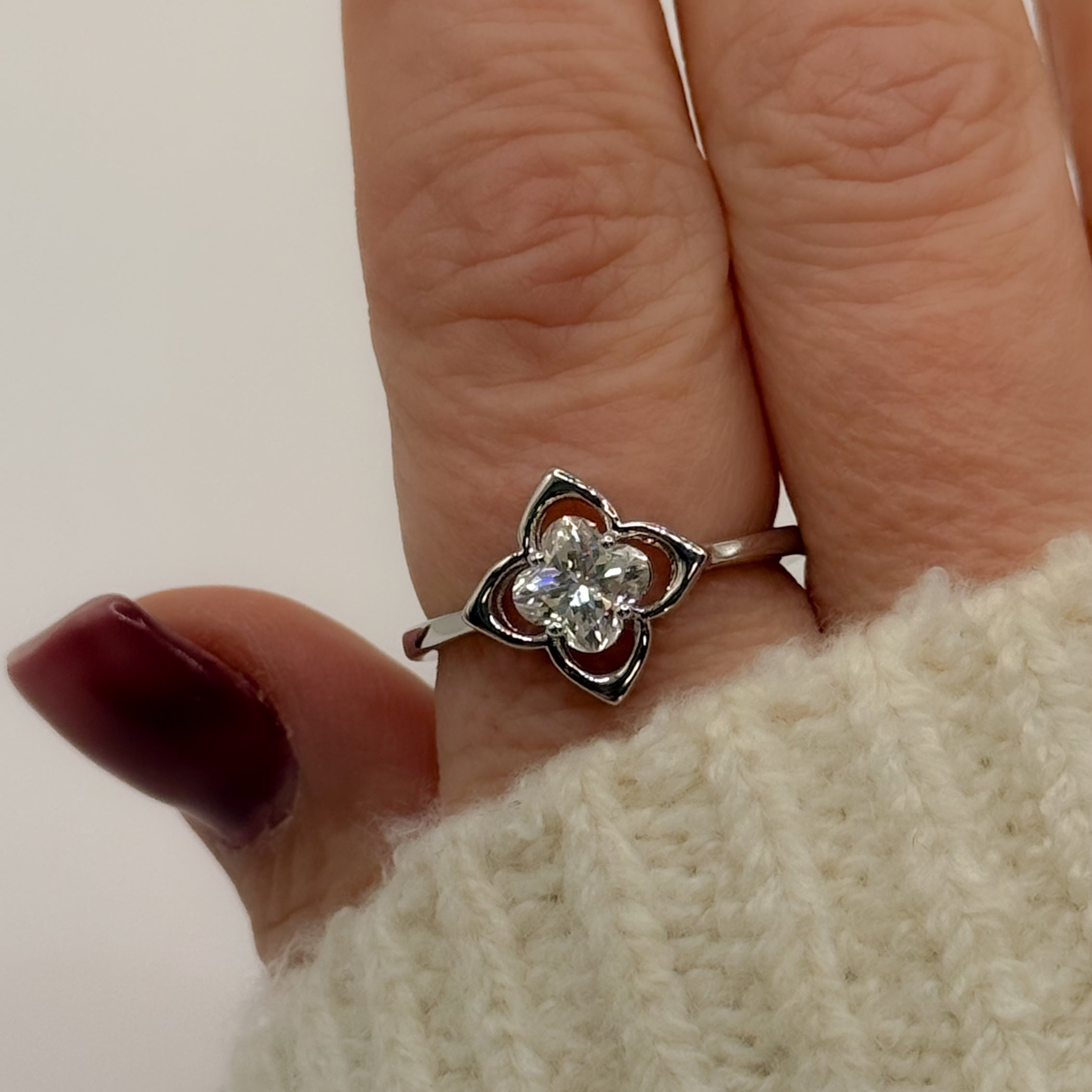 RING CLOVER MOISSANITE 1.2CT (SIZE 9US)