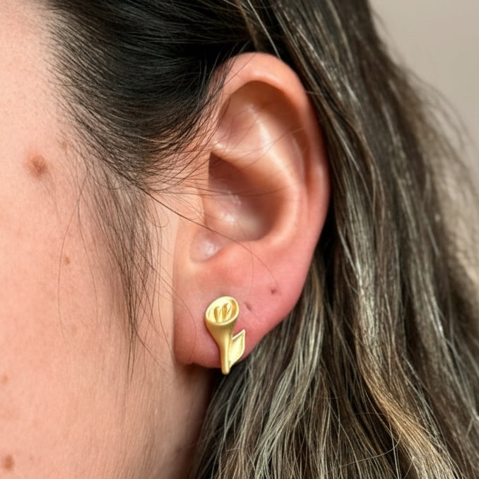 EARRING LILY FLOWER STUDS MATTE GOLD